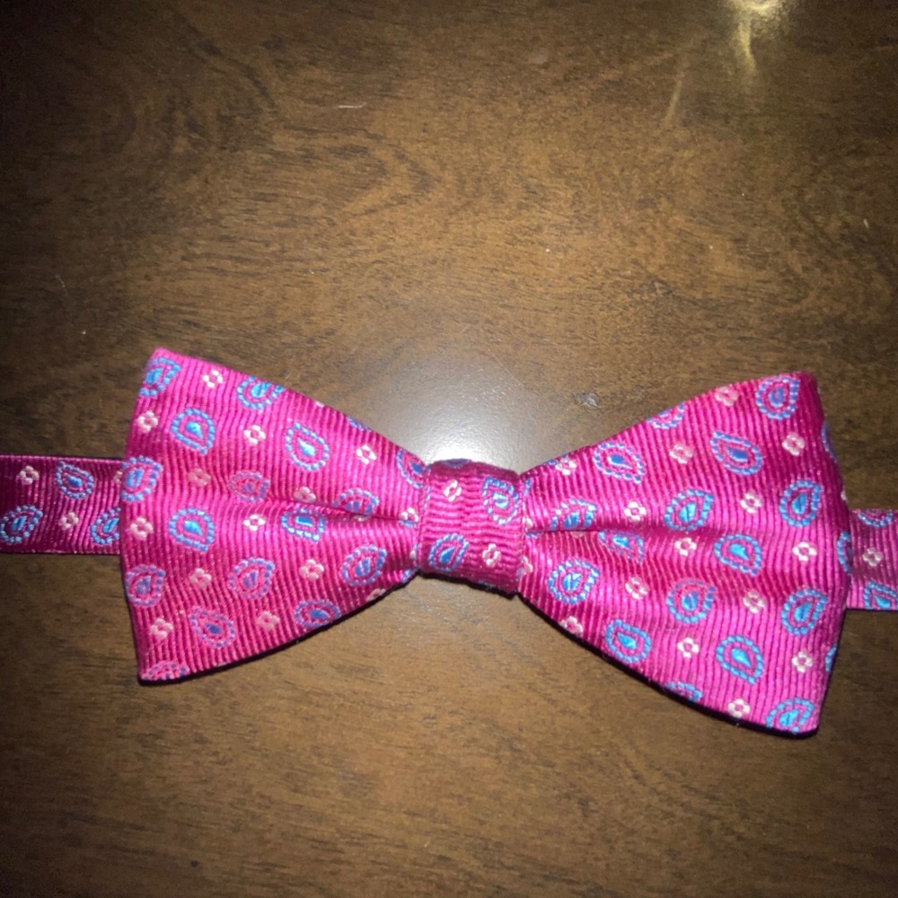 Like new men’s saddlebred bow tie